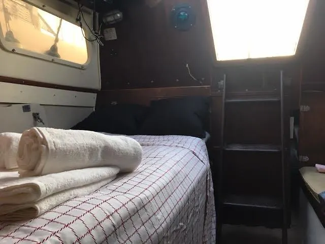 Botel Port Forum Boat - Glamping Experience Barcelona